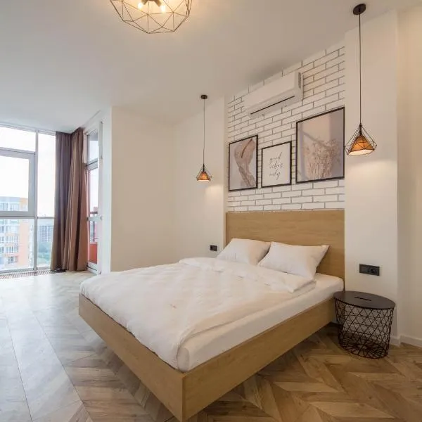 Design Apartments with Panoramic View, hotel in Kyiv