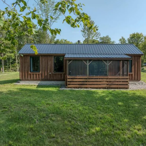 Vermont Scandinavian Chalet-Courchevel, Hotel in Wolcott