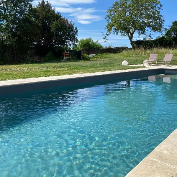 Château de Perpezat, hôtel à Apchat