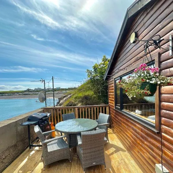 Cosy Portmor Log Cabin- Sea views, Deck & Relaxation, hotell sihtkohas Malin Head