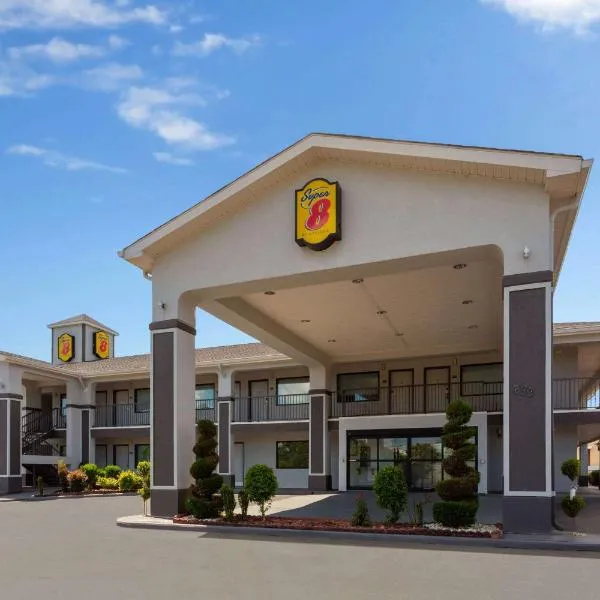 Super 8 by Wyndham Prattville Montgomery, hotel v destinaci Prattville