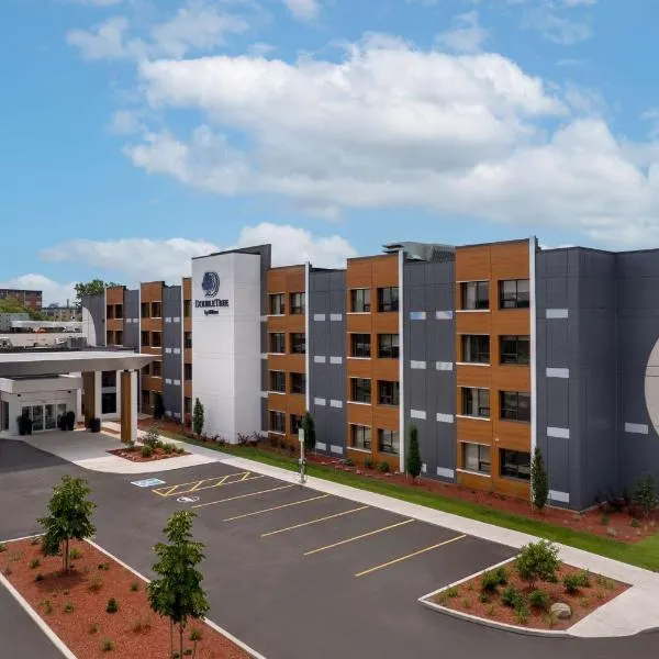 DoubleTree by Hilton Kingston - Newly Renovated, hotel in Kingston