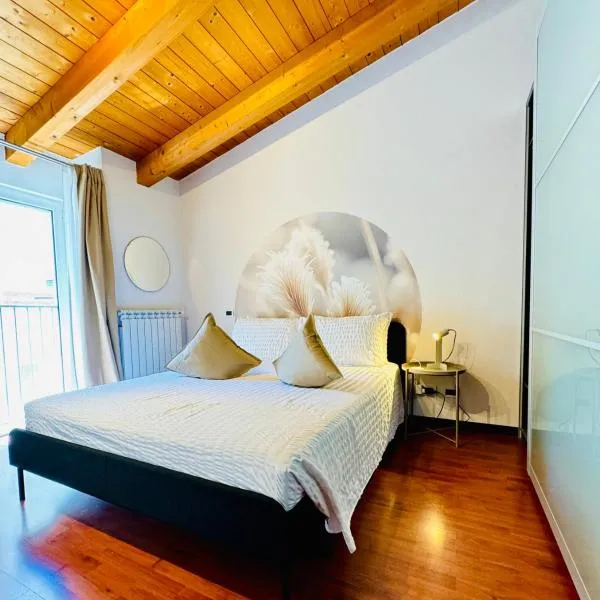 Crops City Stay Apartment 14, хотел в Tриест