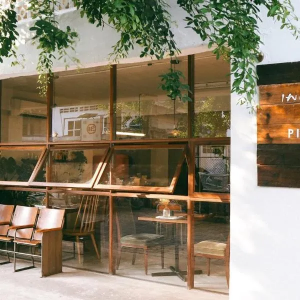 เผลอสุขใจ Cafe and Bad - Plursukjai, hotel in Ko Larn