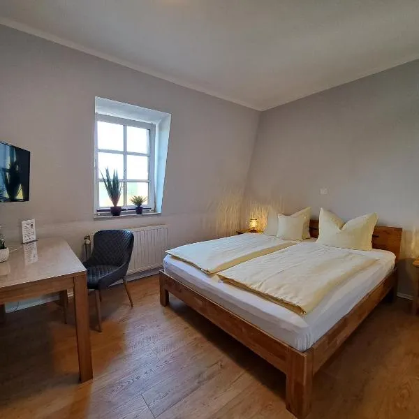 Hotel zum Hirsch, hotel en Lucka