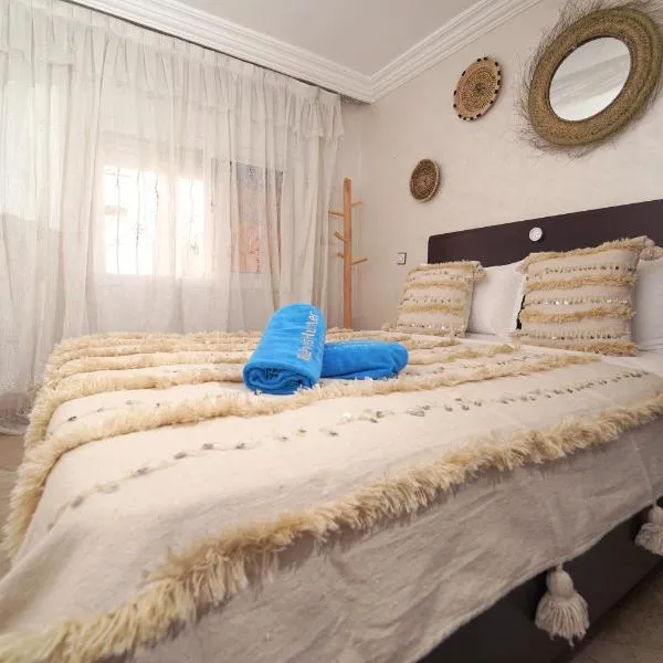 Waves Hunter Surf House, hotel in Agadir