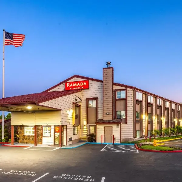 Ramada by Wyndham Medford Airport North, hotel in Medford
