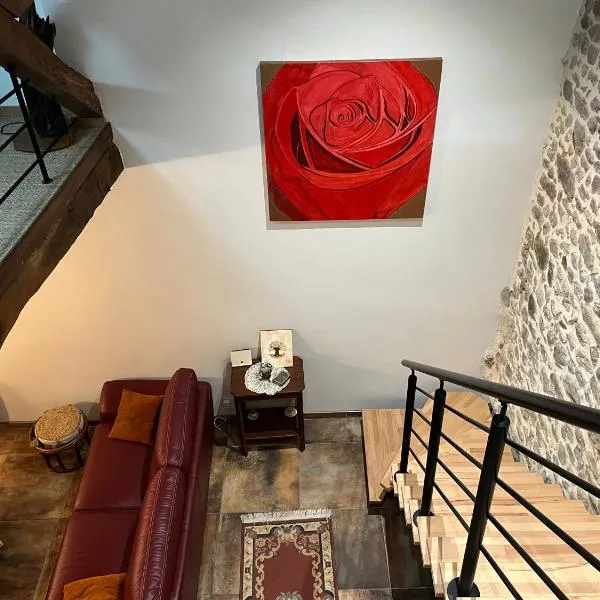 Gîte Charmant La Combette, hotel in Thouron