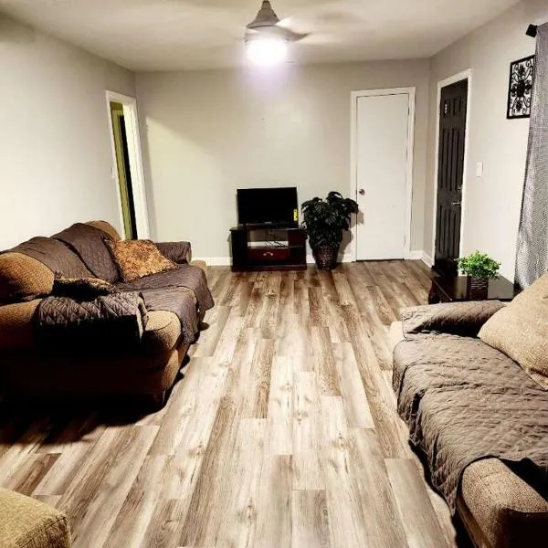 Spacious Room close to downtown and events, hotel in Greensboro
