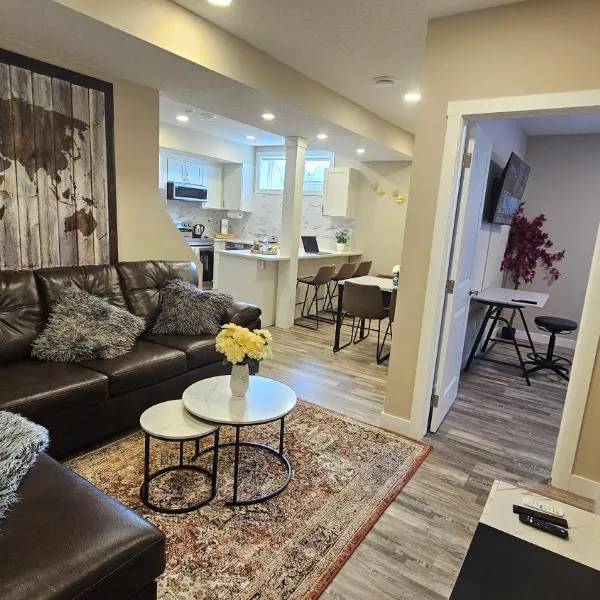 Luxury Basement Suite with 2 Bedrooms, 2 Queen Beds, Free Wi-Fi, and Free Parking, ξενοδοχείο στο Κάλγκαρι
