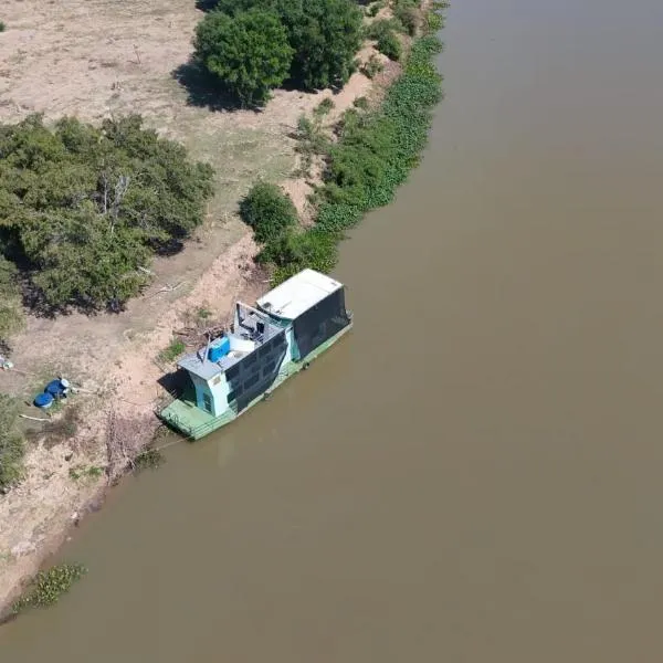 Barco Casa Pantanal Toca da Onça, hotel v destinaci Poconé