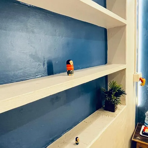 Vibe N Joy (50 mtr from Dashashwamedh Ghat), hotel en Varanasi