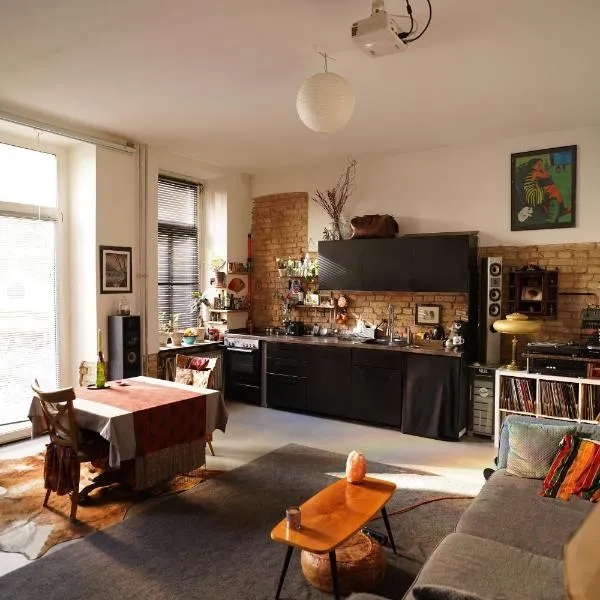 Cozy and quiet loft with private garden in a lively neighbourhood، فندق في برلين