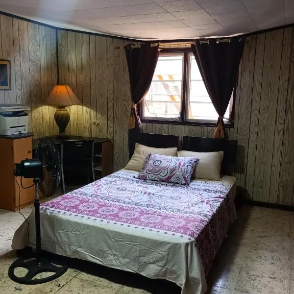 Backpack Cabin A12892, ξενοδοχείο σε Oranjestad