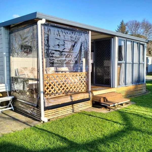 Te Puru B8 - 2 bedroom chalet, Hotel in Te Puru