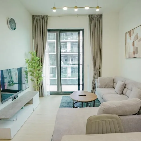 Alashrafia Saray - Bright 1bdr apartment in JVC, hotel in Dubai