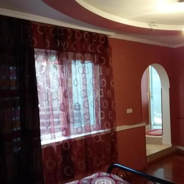 o a z i s, hotel in Telavi