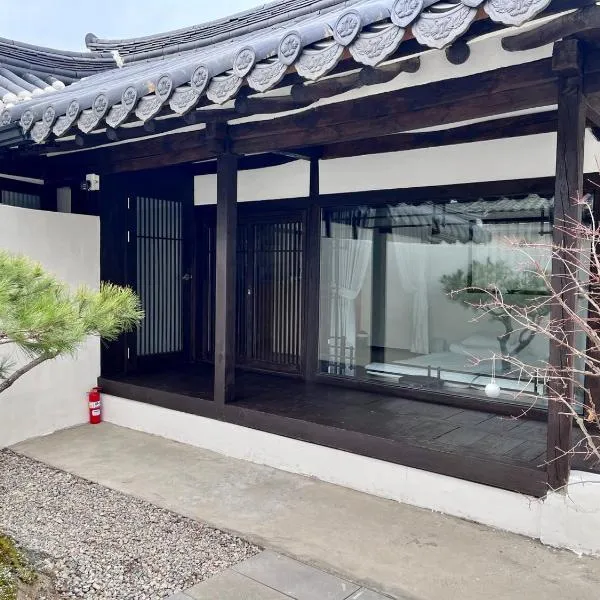 Hanok Dasi Bom 102, отель в Кёнджу