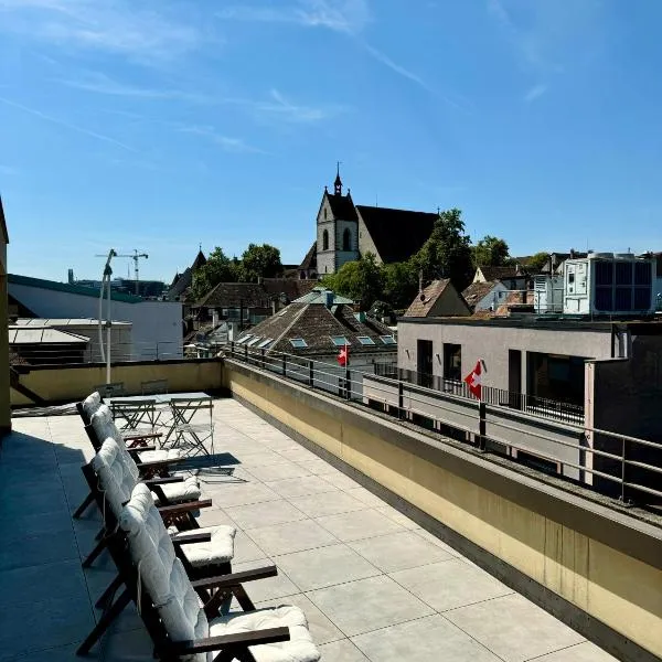 Exclusive Rooftop Duplex Penthouse - 200sqm - 280 Panoramic Views - Downtown, hotel di Basel