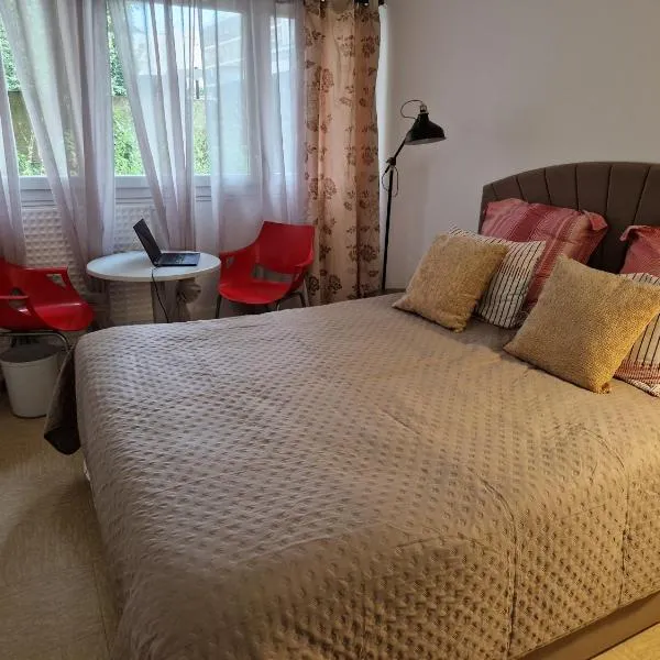 Comfortable rooms for Working - Levallois, Hotel in Levallois-Perret