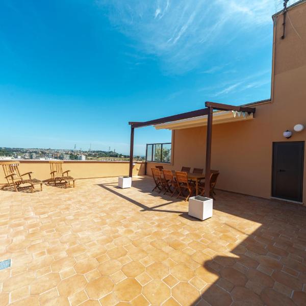 Cardinal Mistrangelo - next to the metro station, large and comfortable penthouse with terrace, Řím