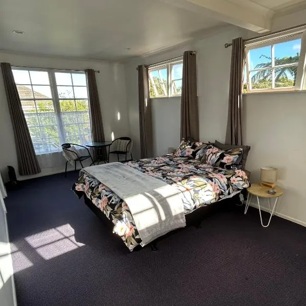 2 Bedroom Private Guesthouse in Korokoro, Hotel in Lower Hutt