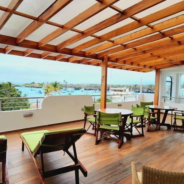 Galapagos Apartments - Bay View House, hotel en Puerto Ayora