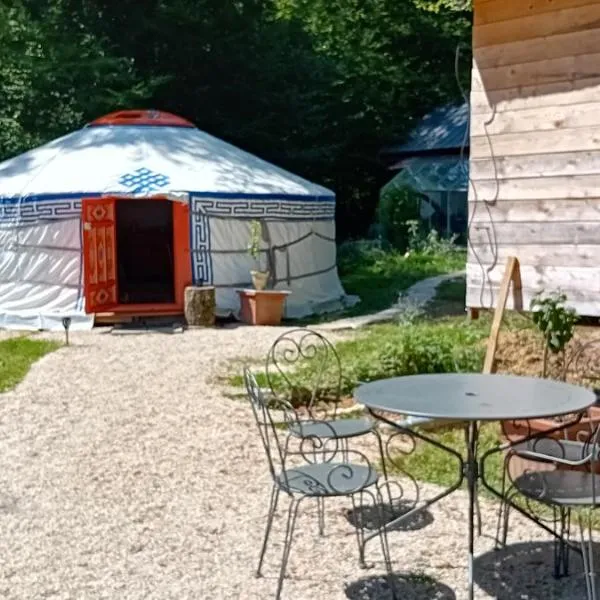 Yourte en pleine nature、Dampierreのホテル