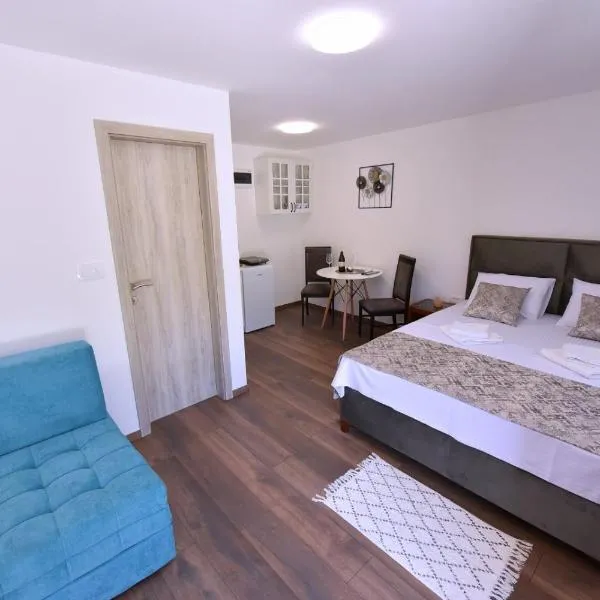 Airport Apartments TRI HRASTA, Hotel in Podgorica