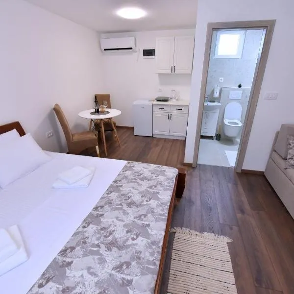 Airport Apartments TRI HRASTA, hotel en Podgorica