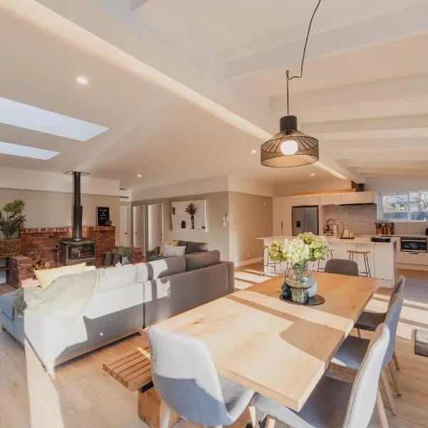 Galaxy 3BR Modern Home with Fireplace Outdoor Spa, hôtel à Lac Tekapo