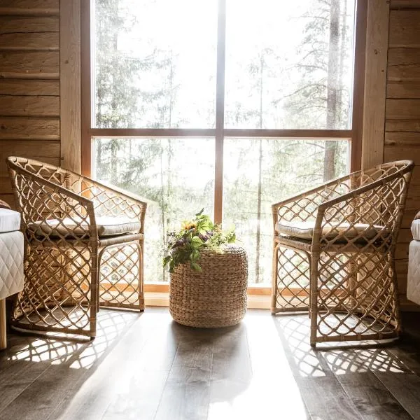 Forest Cabin Ainola next to Nuuksio National Park, in addition Hot Tub and Breakfast, hotel in Otalampi