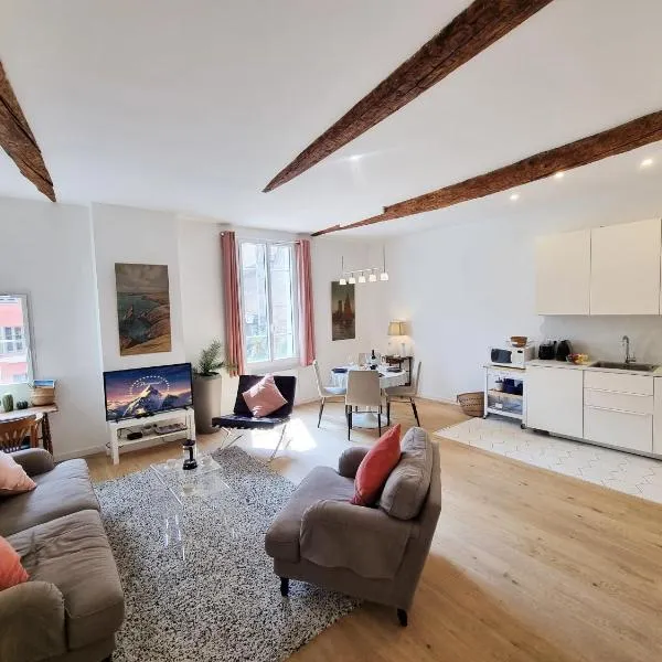 "Le White Pearl" by EnjoyNice, quiet 2-bedroom in Old Nice，位于尼斯的酒店