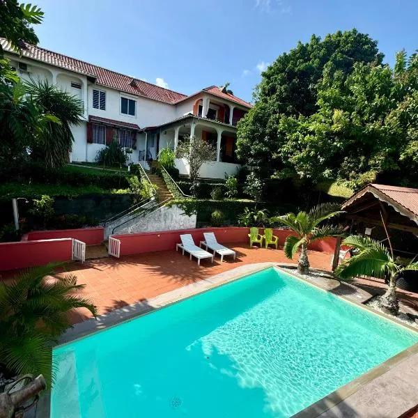 La Canopée Enchantée, chambres d'hôtes, piscine, proche aéroport, Gare maritime, khách sạn ở Les Abymes