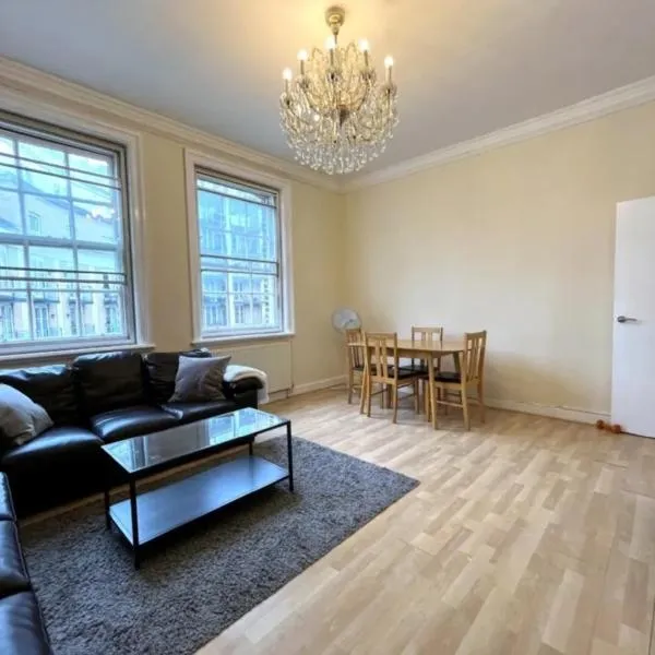 Little House on 2e Rue for tourists, hotel en Chapais