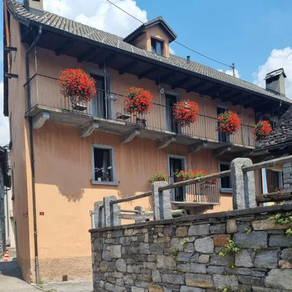Casa Leoni a Moghegno, hotel in Moghegno