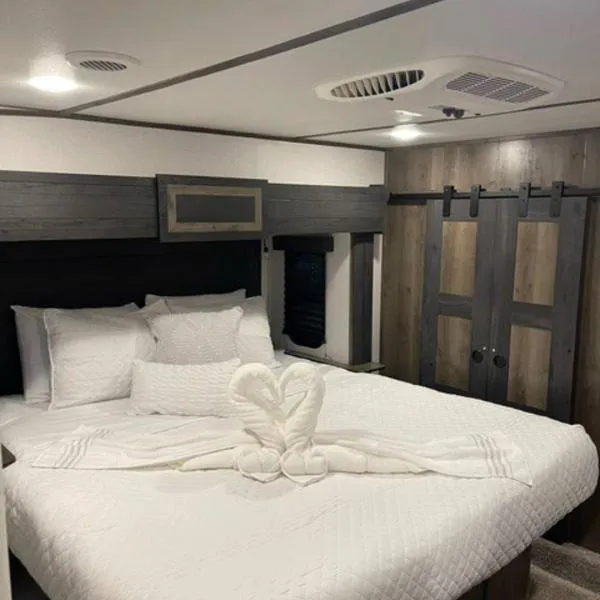 Downtown Dade City Glamper, hotel en Dade City