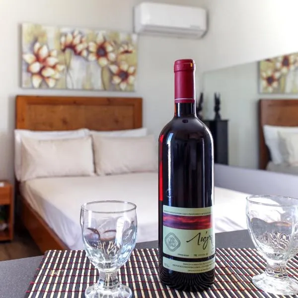 Loft condo next to metro station. Amazing view!, ξενοδοχείο στην Αθήνα