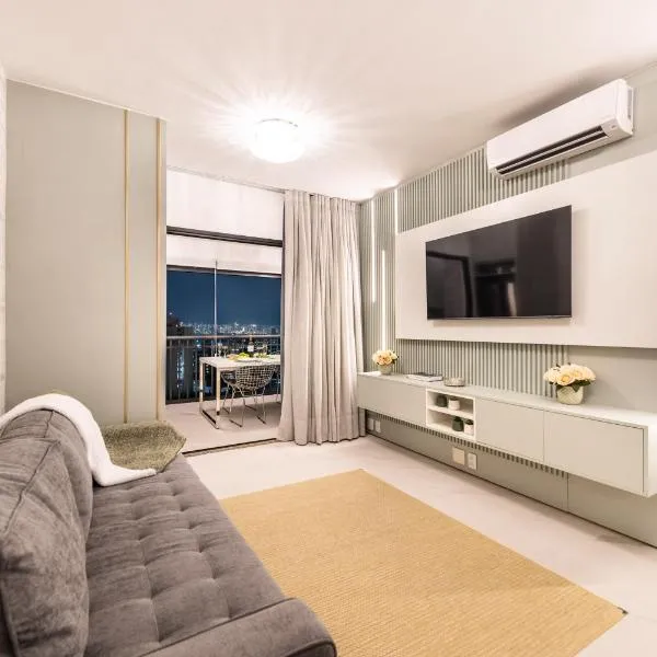 178 Apto 2 Qtos Luxo Vista Panorâmica Varanda Piscina Academia Garagem WiFi Perto do Metrô Centro São Paulo, hotel in São Paulo