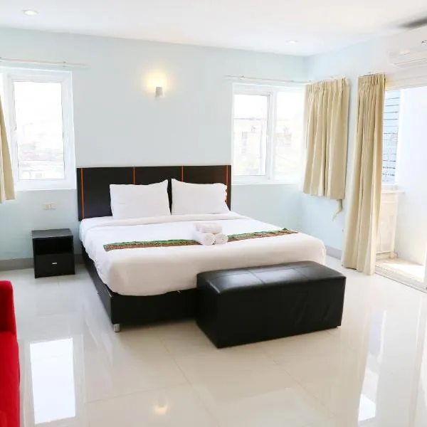 La VIVA Hotel, hotel in Buriram