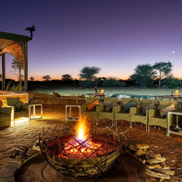 Okonjima Plains Camp – hotel w mieście Otjiwarongo