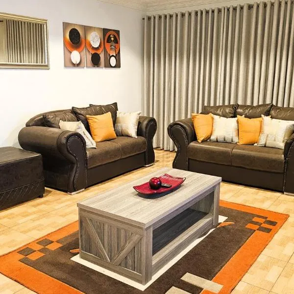 Grey Oak Holiday House, hotel in Bulawayo