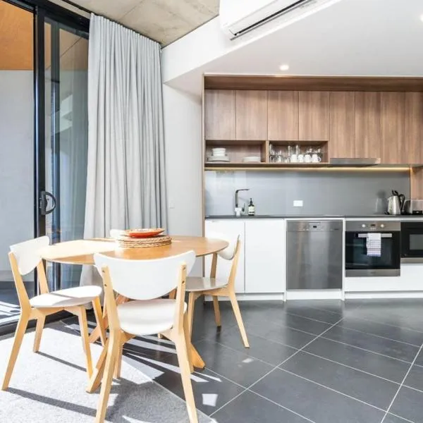 Spacious Kingston Foreshore 1BR Apt - Hosted by Canstay, hotel em Kingston 