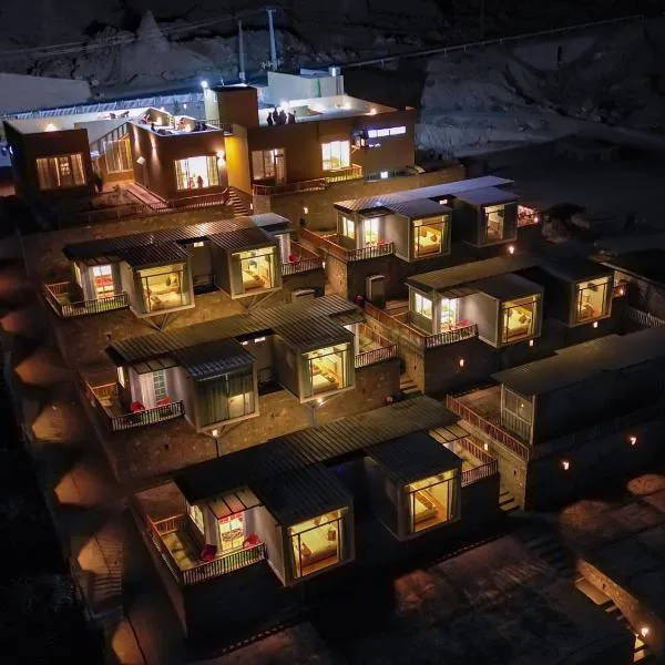 The Consorts Hotels & Resorts HUNZA ATTABAD LAKE, hotel in Hunza