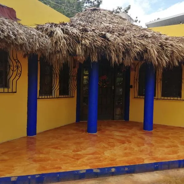 La casa de piedra y colores en Chichén Itzá, hotel in Chichén-Itzá