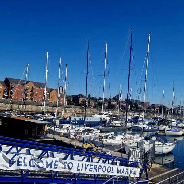Luxury Boat Stay Liverpool sleeping 6 WiFi, hotel in Liverpool