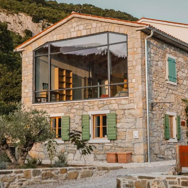 Mountain Lodge Istria - Stone Lodge II, hotel in Roč