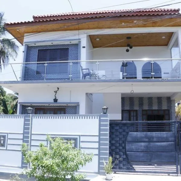 sky blue Villa, viešbutis mieste Trinkomalis