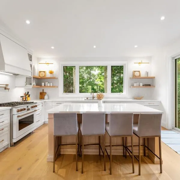 Luxury Home - 5 min from airport, 15 to downtown、トロントのホテル