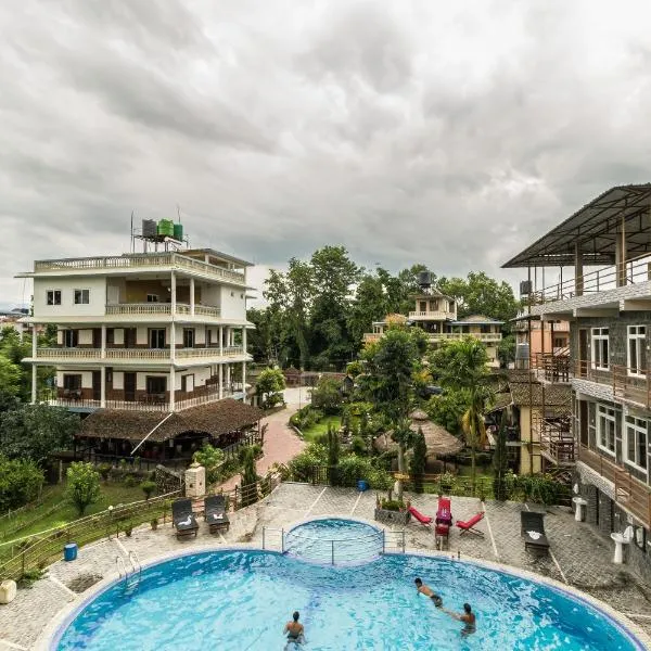 Hotel Riverside with Swimming pool, hotel di Sauraha
